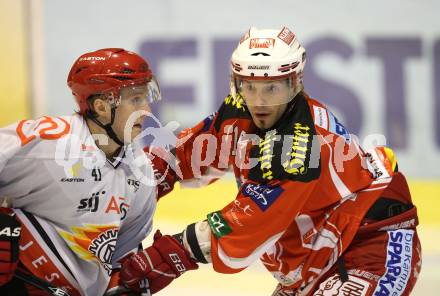 EBEL. Eishockey Bundesliga. KAC gegen HK Acroni Jesenice. Thomas Koch,  (KAC), Antti Pusa  (Jesenice). Klagenfurt, am 14.10.2011.
Foto: Kuess

---
pressefotos, pressefotografie, kuess, qs, qspictures, sport, bild, bilder, bilddatenbank