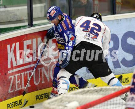 EBEL. Eishockey Bundesliga. EC Rekord Fenster VSV gegen SAPA Fehervar AV19. KASPITZ Roland (VSV), VAS Marton (Alba Volan). Villach, am 14.10.2011.
Foto: Kuess 


---
pressefotos, pressefotografie, kuess, qs, qspictures, sport, bild, bilder, bilddatenbank