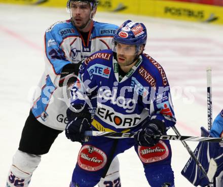 EBEL. Eishockey Bundesliga. EC Rekord Fenster VSV gegen SAPA Fehervar AV19. DAMON Derek (VSV), TOKAJI Viktor (Alba Volan). Villach, am 14.10.2011.
Foto: Kuess 


---
pressefotos, pressefotografie, kuess, qs, qspictures, sport, bild, bilder, bilddatenbank