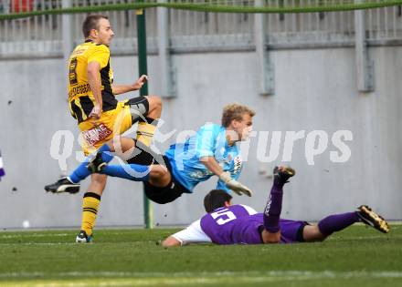 Fussball Regionalliga. SK Austria Klagenfurt gegen VSV. Marc Baumgartner, Siegfried Rasswalder (Austria), Stefan Friessnegger (VSV). Klagenfurt, am 15.10.2011.
Foto: Kuess
---
pressefotos, pressefotografie, kuess, qs, qspictures, sport, bild, bilder, bilddatenbank