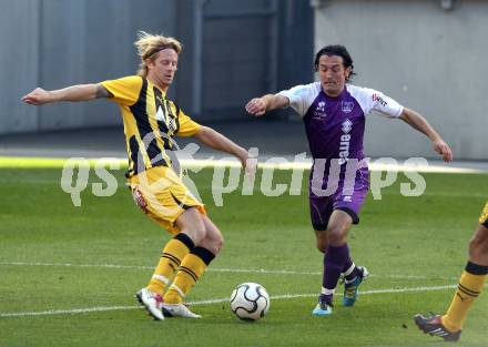 Fussball Regionalliga. SK Austria Klagenfurt gegen VSV. Almedin Hota (Klagenfurt), Johannes Isopp (VSV). Klagenfurt, am 15.10.2011.
Foto: Kuess
---
pressefotos, pressefotografie, kuess, qs, qspictures, sport, bild, bilder, bilddatenbank