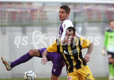 Fussball Regionalliga. SK Austria Klagenfurt gegen VSV. Toni Krijan (Austria), Rok Pavlicic (VSV). Klagenfurt, am 15.10.2011.
Foto: Kuess
---
pressefotos, pressefotografie, kuess, qs, qspictures, sport, bild, bilder, bilddatenbank