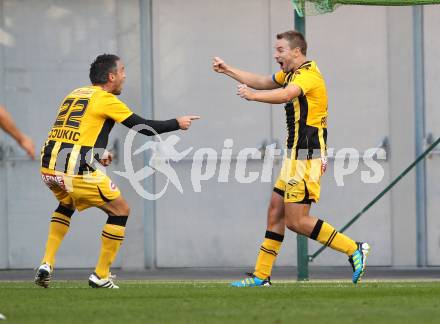 Fussball Regionalliga. SK Austria Klagenfurt gegen VSV. Torjubel Stefan Friessnegger, Darko Djukic (VSV). Klagenfurt, am 15.10.2011.
Foto: Kuess
---
pressefotos, pressefotografie, kuess, qs, qspictures, sport, bild, bilder, bilddatenbank