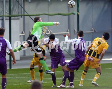 Fussball Regionalliga. SK Austria Klagenfurt gegen VSV. Stephan Buergler, Oliver Pusztai (Klagenfurt), Patrick Boeck (VSV). Klagenfurt, am 15.10.2011.
Foto: Kuess
---
pressefotos, pressefotografie, kuess, qs, qspictures, sport, bild, bilder, bilddatenbank