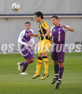 Fussball Regionalliga. SK Austria Klagenfurt gegen VSV. Thomas Pirker (Klagenfurt), Denis Curic (VSV). Klagenfurt, am 15.10.2011.
Foto: Kuess
---
pressefotos, pressefotografie, kuess, qs, qspictures, sport, bild, bilder, bilddatenbank