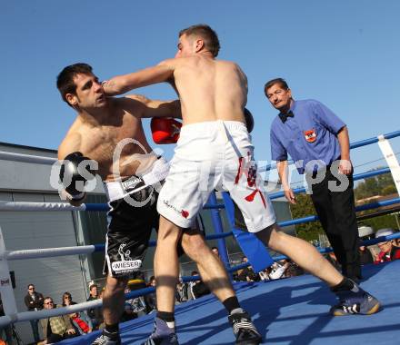 Boxen. Profiwettkampf. Dejan Milicevic (schwarze Handschuhe) gegen Ivan Vladimir (rote Handschuhe). Klagenfurt, am 16.10.2011.
Foto: Kuess
---
pressefotos, pressefotografie, kuess, qs, qspictures, sport, bild, bilder, bilddatenbank