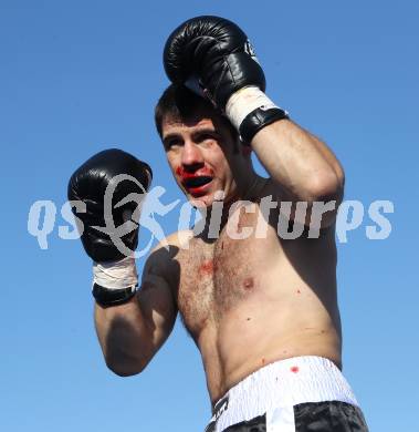 Boxen. Profiwettkampf. Dejan Milicevic. Klagenfurt, am 16.10.2011.
Foto: Kuess
---
pressefotos, pressefotografie, kuess, qs, qspictures, sport, bild, bilder, bilddatenbank