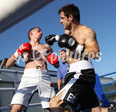 Boxen. Profiwettkampf. Dejan Milicevic (schwarze Handschuhe) gegen Ivan Vladimir (rote Handschuhe). Klagenfurt, am 16.10.2011.
Foto: Kuess
---
pressefotos, pressefotografie, kuess, qs, qspictures, sport, bild, bilder, bilddatenbank