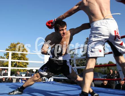 Boxen. Profiwettkampf. Dejan Milicevic (schwarze Handschuhe) gegen Ivan Vladimir (rote Handschuhe). Klagenfurt, am 16.10.2011.
Foto: Kuess
---
pressefotos, pressefotografie, kuess, qs, qspictures, sport, bild, bilder, bilddatenbank