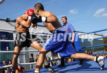 Boxen. Profiwettkaempfe. Ando Sarkisian (schwarze Handschuhe), Ante Silgeg (rote Handschuhe). Klagenfurt, am 16.10.2011.
Foto: Kuess
---
pressefotos, pressefotografie, kuess, qs, qspictures, sport, bild, bilder, bilddatenbank