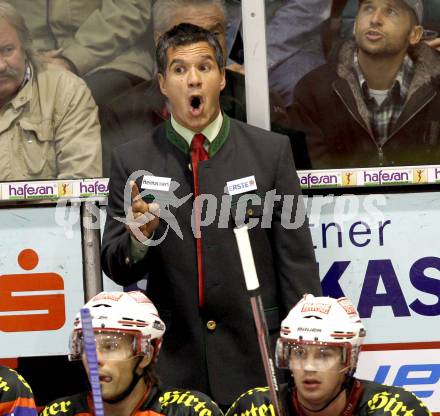 EBEL. Eishockey Bundesliga. KAC gegen HK Acroni Jesenice. Trainer Manny Viveiros (KAC). Klagenfurt, am 14.10.2011.
Foto: Kuess

---
pressefotos, pressefotografie, kuess, qs, qspictures, sport, bild, bilder, bilddatenbank
