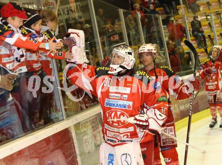 EBEL. Eishockey Bundesliga. KAC gegen HK Acroni Jesenice. Rene Swette, John Lammers (KAC). Klagenfurt, am 14.10.2011.
Foto: Kuess

---
pressefotos, pressefotografie, kuess, qs, qspictures, sport, bild, bilder, bilddatenbank