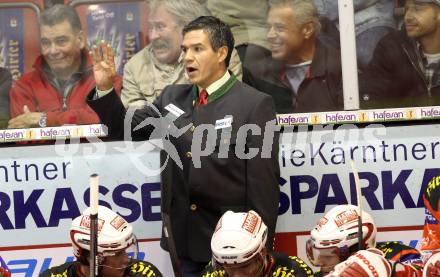 EBEL. Eishockey Bundesliga. KAC gegen HK Acroni Jesenice. Trainer Manny Viveiros (KAC). Klagenfurt, am 14.10.2011.
Foto: Kuess

---
pressefotos, pressefotografie, kuess, qs, qspictures, sport, bild, bilder, bilddatenbank