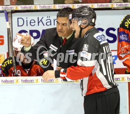 EBEL. Eishockey Bundesliga. KAC gegen HK Acroni Jesenice. Trainer Manny Viveiros, Schiedsrichter (KAC). Klagenfurt, am 14.10.2011.
Foto: Kuess

---
pressefotos, pressefotografie, kuess, qs, qspictures, sport, bild, bilder, bilddatenbank