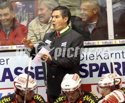 EBEL. Eishockey Bundesliga. KAC gegen HK Acroni Jesenice. Trainer Manny Viveiros (KAC). Klagenfurt, am 14.10.2011.
Foto: Kuess

---
pressefotos, pressefotografie, kuess, qs, qspictures, sport, bild, bilder, bilddatenbank