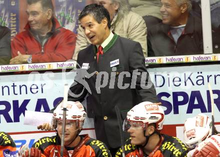 EBEL. Eishockey Bundesliga. KAC gegen HK Acroni Jesenice. Trainer Manny Viveiros (KAC). Klagenfurt, am 14.10.2011.
Foto: Kuess

---
pressefotos, pressefotografie, kuess, qs, qspictures, sport, bild, bilder, bilddatenbank