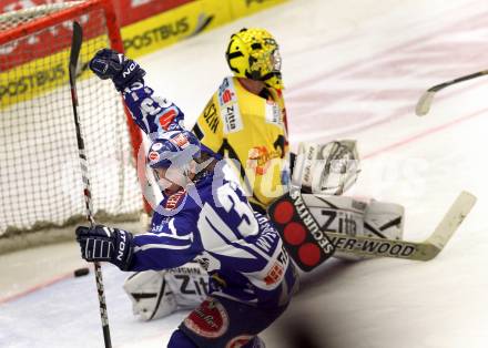 EBEL. Eishockey Bundesliga. EC Rekord Fenster VSV gegen UPC Vienna Capitals. Torjubel Andreas Wiedergut (VSV). Villach, am 21.10.2011.
Foto: Kuess 


---
pressefotos, pressefotografie, kuess, qs, qspictures, sport, bild, bilder, bilddatenbank