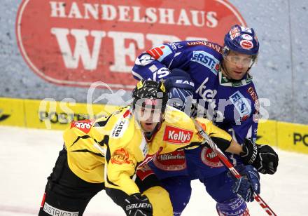 EBEL. Eishockey Bundesliga. EC Rekord Fenster VSV gegen UPC Vienna Capitals. Greg Kuznik,  (VSV), Harald Ofner (Caps). Villach, am 21.10.2011.
Foto: Kuess 


---
pressefotos, pressefotografie, kuess, qs, qspictures, sport, bild, bilder, bilddatenbank