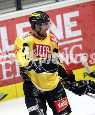 EBEL. Eishockey Bundesliga. EC Rekord Fenster VSV gegen UPC Vienna Capitals. Torjubel Martin Oraze (Caps). Villach, am 21.10.2011.
Foto: Kuess 


---
pressefotos, pressefotografie, kuess, qs, qspictures, sport, bild, bilder, bilddatenbank