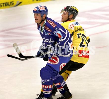 EBEL. Eishockey Bundesliga. EC Rekord Fenster VSV gegen UPC Vienna Capitals. Mike Craig,  (VSV), Peter Casparsson (Caps). Villach, am 21.10.2011.
Foto: Kuess 


---
pressefotos, pressefotografie, kuess, qs, qspictures, sport, bild, bilder, bilddatenbank
