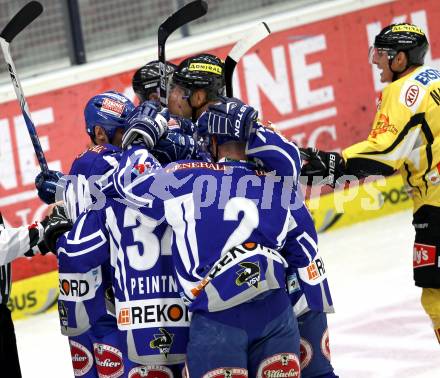 EBEL. Eishockey Bundesliga. EC Rekord Fenster VSV gegen UPC Vienna Capitals. Torjubel VSV. Villach, am 21.10.2011.
Foto: Kuess 


---
pressefotos, pressefotografie, kuess, qs, qspictures, sport, bild, bilder, bilddatenbank