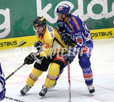 EBEL. Eishockey Bundesliga. EC Rekord Fenster VSV gegen UPC Vienna Capitals. Greg Kuznik,  (VSV), Harald Ofner (Caps). Villach, am 21.10.2011.
Foto: Kuess 


---
pressefotos, pressefotografie, kuess, qs, qspictures, sport, bild, bilder, bilddatenbank