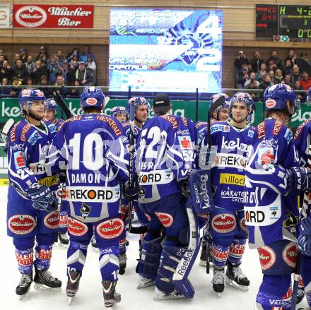 EBEL. Eishockey Bundesliga. EC Rekord Fenster VSV gegen UPC Vienna Capitals. Jubel VSV. Villach, am 21.10.2011.
Foto: Kuess 


---
pressefotos, pressefotografie, kuess, qs, qspictures, sport, bild, bilder, bilddatenbank