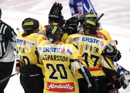 EBEL. Eishockey Bundesliga. EC Rekord Fenster VSV gegen UPC Vienna Capitals.  Torjubel Vienna Capitals. Villach, am 21.10.2011.
Foto: Kuess 


---
pressefotos, pressefotografie, kuess, qs, qspictures, sport, bild, bilder, bilddatenbank