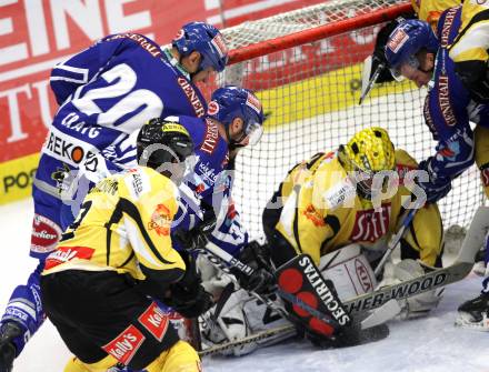 EBEL. Eishockey Bundesliga. EC Rekord Fenster VSV gegen UPC Vienna Capitals. Mike Craig, Markus Peintner, Roland Kaspitz, (VSV), Sebastian Stefaniszin  (Caps). Villach, am 21.10.2011.
Foto: Kuess 


---
pressefotos, pressefotografie, kuess, qs, qspictures, sport, bild, bilder, bilddatenbank