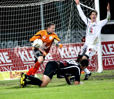 Fussball. Erste Liga. RZ Pellets WAC/St. Andrae gegen TSV Sparkasse Hartberg. Falk Christian (WAC), Rindler Juergen, Zivny Martin (Hartberg). Wolfsberg, 21.10.2011. 
Foto: Kuess

---
pressefotos, pressefotografie, kuess, qs, qspictures, sport, bild, bilder, bilddatenbank