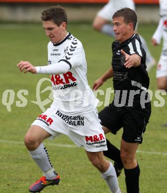 Fussball. Kaerntner Liga. Feldkirchen gegen ATUS Ferlach. Thomas Sick (Feldkirchen), Thomas Waldhauser (Ferlach). Feldkirchen, am 22.10.2011.
Foto: Kuess 
---
pressefotos, pressefotografie, kuess, qs, qspictures, sport, bild, bilder, bilddatenbank