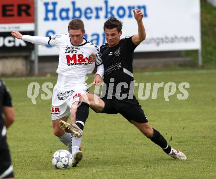 Fussball. Kaerntner Liga. Feldkirchen gegen ATUS Ferlach. Daniel Wernig (Feldkirchen), Salih Alic (Ferlach). Feldkirchen, am 22.10.2011.
Foto: Kuess 
---
pressefotos, pressefotografie, kuess, qs, qspictures, sport, bild, bilder, bilddatenbank