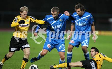 Fussball Regionalliga. VSV gegen Voecklamarkt. Stefan Friessnegger, Michael Kirisits (VSV), Markus Lexl, Michael Sammer (Voecklamarkt). Villach, am 22.10.2011.
Foto: Kuess
---
pressefotos, pressefotografie, kuess, qs, qspictures, sport, bild, bilder, bilddatenbank