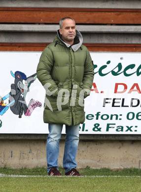 Fussball. Kaerntner Liga. Feldkirchen gegen ATUS Ferlach. Ulf Ottacher (Ferlach). Feldkirchen, am 22.10.2011.
Foto: Kuess 
---
pressefotos, pressefotografie, kuess, qs, qspictures, sport, bild, bilder, bilddatenbank