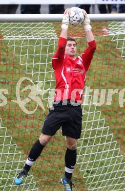 Fussball. Kaerntner Liga. Feldkirchen gegen ATUS Ferlach. David Krewalder (Ferlach). Feldkirchen, am 22.10.2011.
Foto: Kuess 
---
pressefotos, pressefotografie, kuess, qs, qspictures, sport, bild, bilder, bilddatenbank