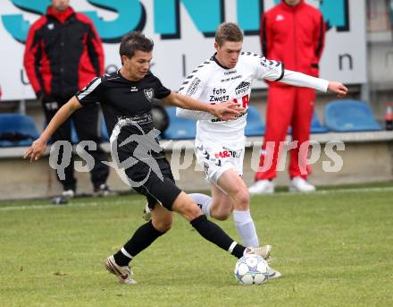 Fussball. Kaerntner Liga. Feldkirchen gegen ATUS Ferlach. Daniel Wernig (Feldkirchen), Salih Alic (Ferlach). Feldkirchen, am 22.10.2011.
Foto: Kuess 
---
pressefotos, pressefotografie, kuess, qs, qspictures, sport, bild, bilder, bilddatenbank