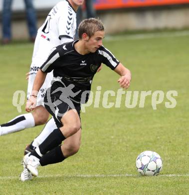 Fussball. Kaerntner Liga. Feldkirchen gegen ATUS Ferlach. Martin Trattnig (Ferlach). Feldkirchen, am 22.10.2011.
Foto: Kuess 
---
pressefotos, pressefotografie, kuess, qs, qspictures, sport, bild, bilder, bilddatenbank