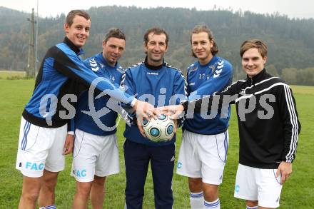 Fussball Unterliga Ost. Liebenfels gegen Friesach. Matthias Walter Rumpold, Marco Winkler, Trainer Nenad Pavicevic, Matthias Lipp, Werner Buchhaeusl (Friesach). Liebenfels, am 23.10.2011.
Foto: Kuess
---
pressefotos, pressefotografie, kuess, qs, qspictures, sport, bild, bilder, bilddatenbank