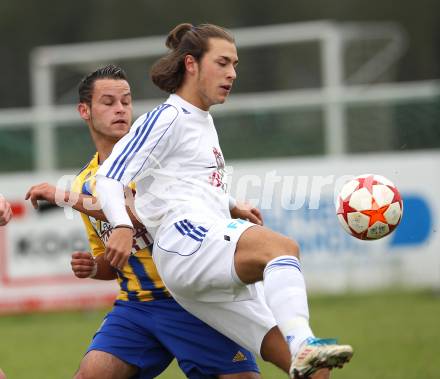 Fussball Unterliga Ost. Liebenfels gegen Friesach.  Stefan Stampfer (Liebenfels), Matthias Lipp (Friesach). Liebenfels, am 23.10.2011.
Foto: Kuess
---
pressefotos, pressefotografie, kuess, qs, qspictures, sport, bild, bilder, bilddatenbank