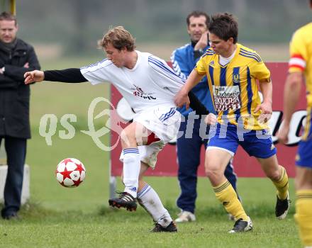 Fussball Unterliga Ost. Liebenfels gegen Friesach.  Daniel Strutzmann (Liebenfels), Matthias Rumpold (Friesach). Liebenfels, am 23.10.2011.
Foto: Kuess
---
pressefotos, pressefotografie, kuess, qs, qspictures, sport, bild, bilder, bilddatenbank