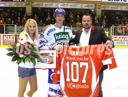 EBEL. Eishockey Bundesliga. KAC gegen VSV. Mario Winkler (KAC), Mike Craig,  (VSV). Klagenfurt, am 25.10.2011.
Foto: Kuess

---
pressefotos, pressefotografie, kuess, qs, qspictures, sport, bild, bilder, bilddatenbank