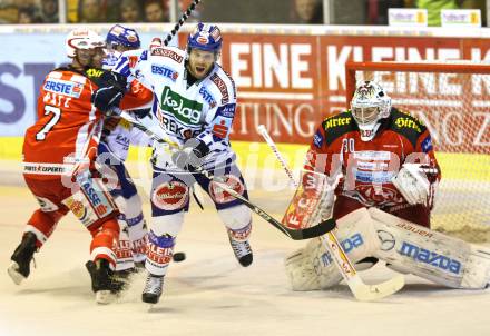 EBEL. Eishockey Bundesliga. KAC gegen VSV. Herbert Ratz, Rene Swette, (KAC), Derek Damon (VSV). Klagenfurt, am 25.10.2011.
Foto: Kuess

---
pressefotos, pressefotografie, kuess, qs, qspictures, sport, bild, bilder, bilddatenbank