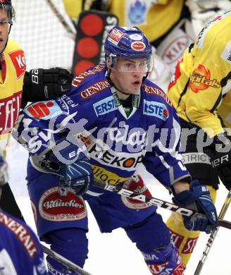 EBEL. Eishockey Bundesliga. EC Rekord Fenster VSV gegen UPC Vienna Capitals. Nico Toff (VSV). Villach, am 21.10.2011.
Foto: Kuess 


---
pressefotos, pressefotografie, kuess, qs, qspictures, sport, bild, bilder, bilddatenbank