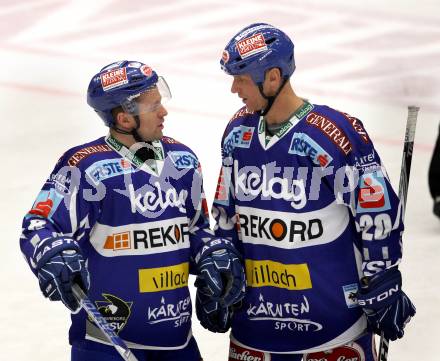 EBEL. Eishockey Bundesliga. EC Rekord Fenster VSV gegen UPC Vienna Capitals. Roland Kaspitz, Mike Craig (VSV). Villach, am 21.10.2011.
Foto: Kuess 


---
pressefotos, pressefotografie, kuess, qs, qspictures, sport, bild, bilder, bilddatenbank