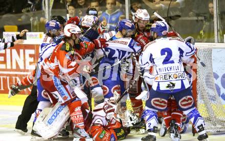 EBEL. Eishockey Bundesliga. KAC gegen VSV. Getuemmel vor dem KAC Tor. Klagenfurt, am 25.10.2011.
Foto: Kuess

---
pressefotos, pressefotografie, kuess, qs, qspictures, sport, bild, bilder, bilddatenbank