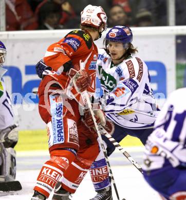 EBEL. Eishockey Bundesliga. KAC gegen VSV. Markus Pirmann, (KAC), Andreas Wiedergut  (VSV). Klagenfurt, am 25.10.2011.
Foto: Kuess

---
pressefotos, pressefotografie, kuess, qs, qspictures, sport, bild, bilder, bilddatenbank