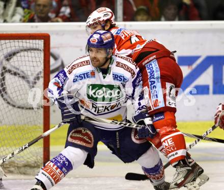 EBEL. Eishockey Bundesliga. KAC gegen VSV. Markus Pirmann, (KAC), Kevin Mitchell (VSV). Klagenfurt, am 25.10.2011.
Foto: Kuess

---
pressefotos, pressefotografie, kuess, qs, qspictures, sport, bild, bilder, bilddatenbank