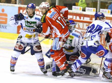 EBEL. Eishockey Bundesliga. KAC gegen VSV. Gregor Hager,  (KAC), Andreas Wiedergut (VSV). Klagenfurt, am 25.10.2011.
Foto: Kuess

---
pressefotos, pressefotografie, kuess, qs, qspictures, sport, bild, bilder, bilddatenbank