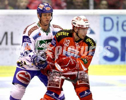 EBEL. Eishockey Bundesliga. KAC gegen VSV. Thomas Koch, (KAC), Mike Craig (VSV). Klagenfurt, am 25.10.2011.
Foto: Kuess

---
pressefotos, pressefotografie, kuess, qs, qspictures, sport, bild, bilder, bilddatenbank