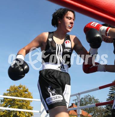 Boxen. Profiwettkaempfe. Ines Eichwalder. Klagenfurt, am 16.10.2011.
Foto: Kuess
---
pressefotos, pressefotografie, kuess, qs, qspictures, sport, bild, bilder, bilddatenbank